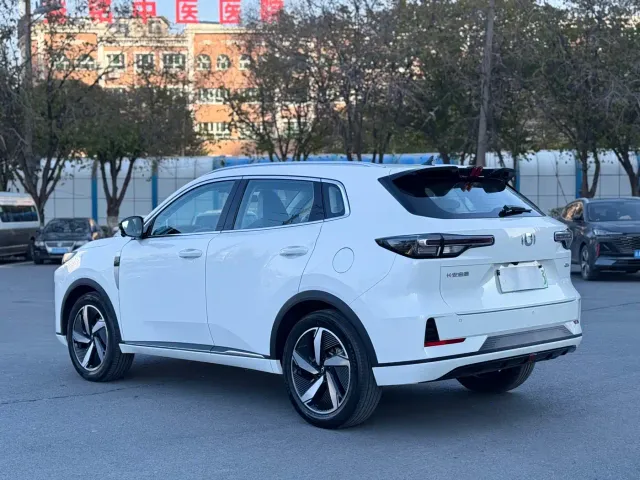 Changan Qiyuan Q05 — Фото автомобиля 12