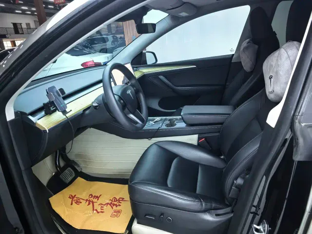 Tesla Model Y — Фото автомобиля 4