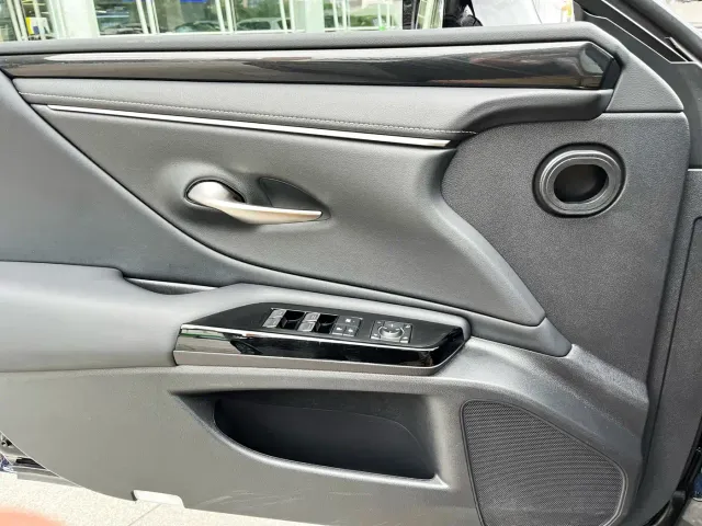 Lexus ES — Фото автомобиля 9