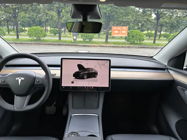 Tesla Model Y — Фото автомобиля 15