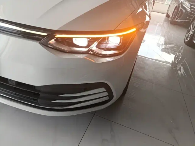 Volkswagen Golf — Фото автомобиля 23