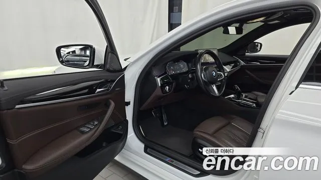 BMW 5 Series G30 — Фото автомобиля 15