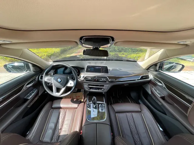 BMW 7 Series — Фото автомобиля 5