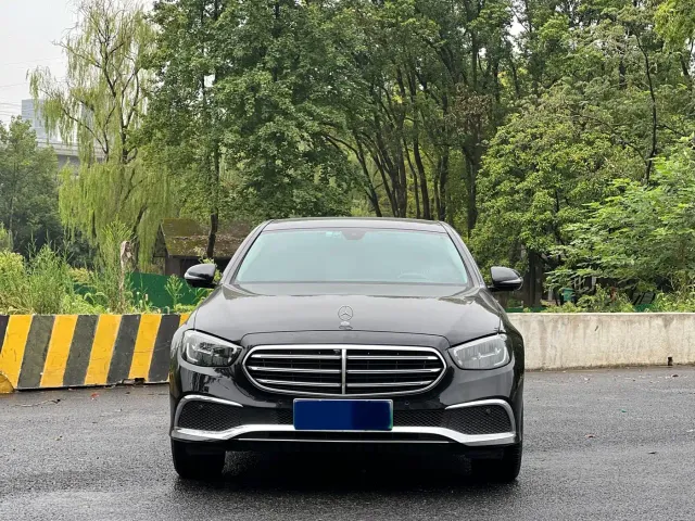 Mercedes-Benz E-Class — Фото автомобиля 2