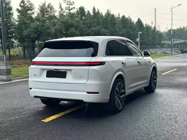Li Auto L7 — Фото автомобиля 12
