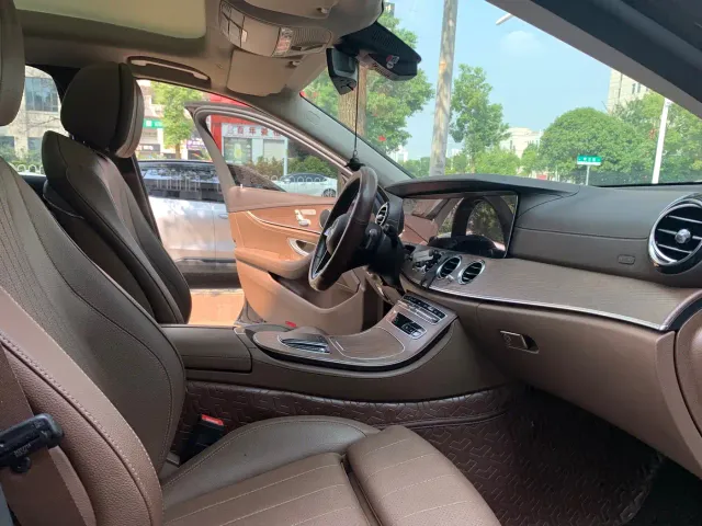 Mercedes-Benz E-Class — Фото автомобиля 13
