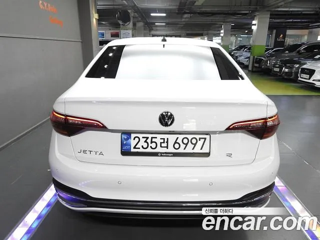 Volkswagen Jetta — Фото автомобиля 4