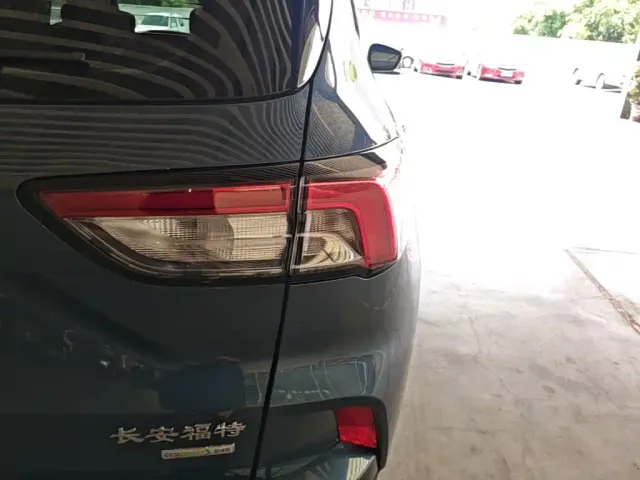 Ford Escape — Фото автомобиля 23