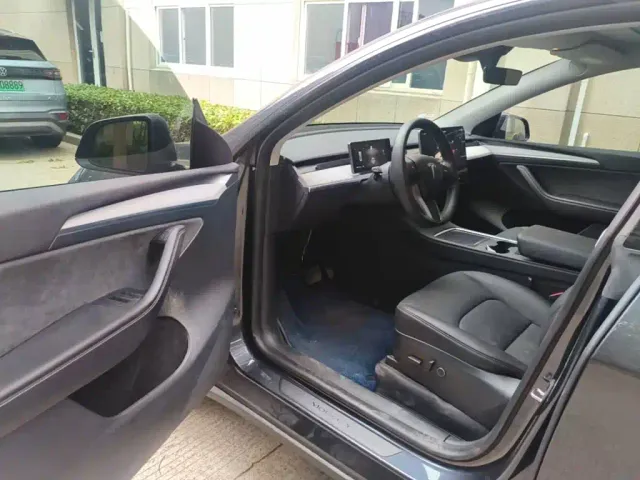 Tesla Model Y 2024 Rear-Wheel Drive Version — Фото автомобиля 15