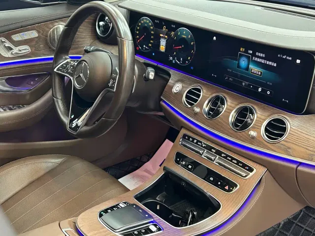 Mercedes-Benz E-Class — Фото автомобиля 21