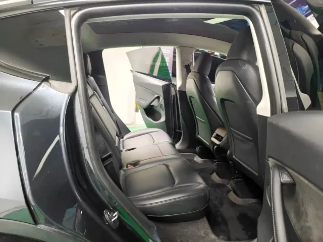 Tesla Model Y — Фото автомобиля 8