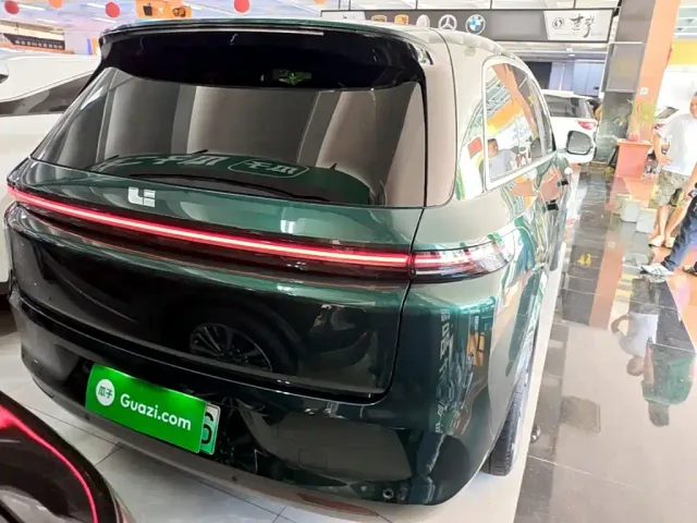 Li Auto L8 — Фото автомобиля 6