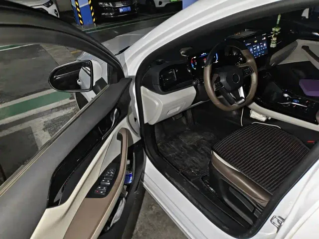 BYD Qin PLUS — Фото автомобиля 12