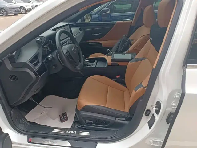 Lexus ES — Фото автомобиля 14