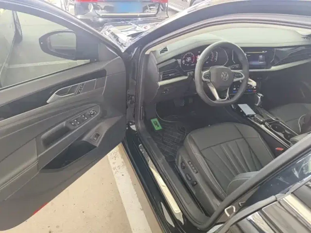 Volkswagen Passat — Фото автомобиля 15
