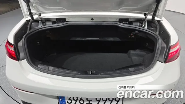 Mercedes-Benz E-Class — Фото автомобиля 20