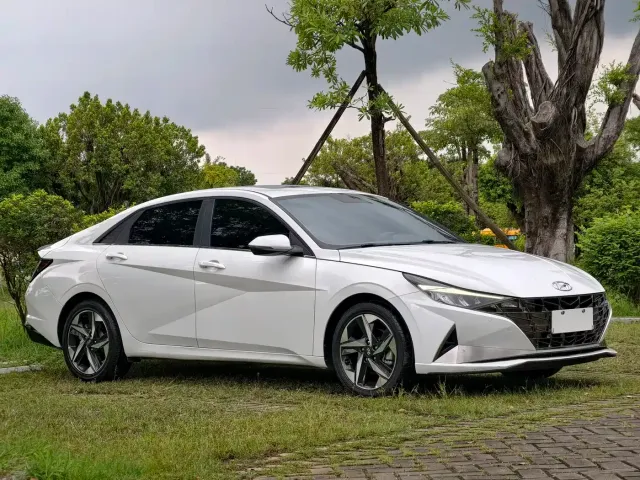 Hyundai Elantra — Фото автомобиля 4