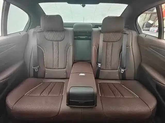 BMW 5 Series — Фото автомобиля 16