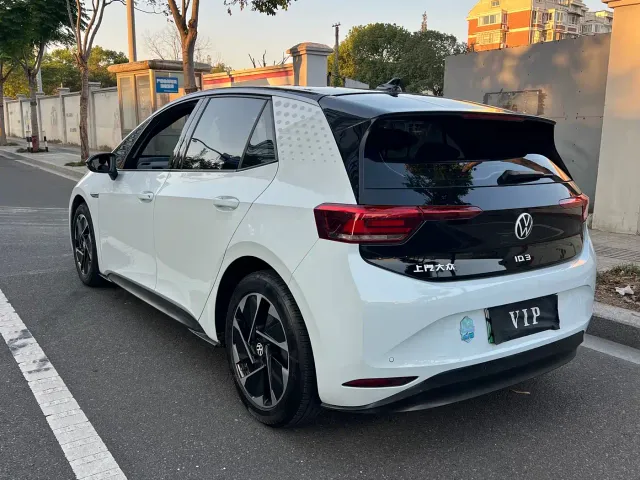 Volkswagen ID.3 — Фото автомобиля 10