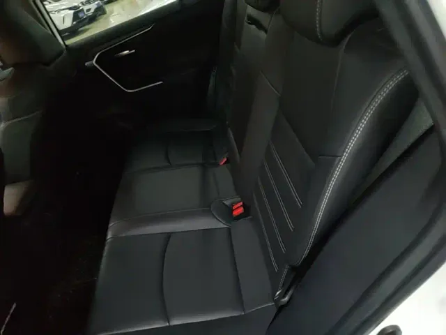 Toyota RAV4 — Фото автомобиля 16
