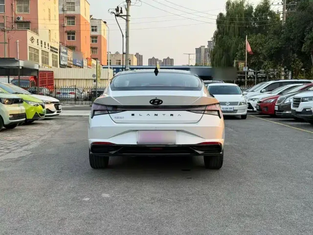 Hyundai Elantra — Фото автомобиля 5