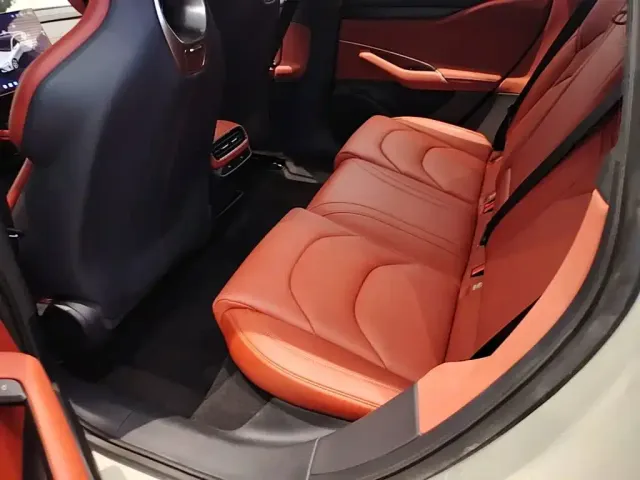 Xiaomi SU7 — Фото автомобиля 16