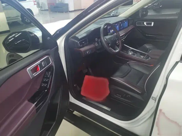 Ford Explorer — Фото автомобиля 20