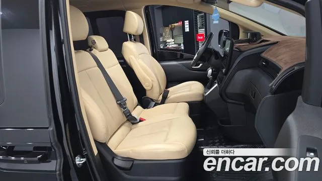 Hyundai Staria Staria 4WD Tourer 9 мест — Фото автомобиля 11