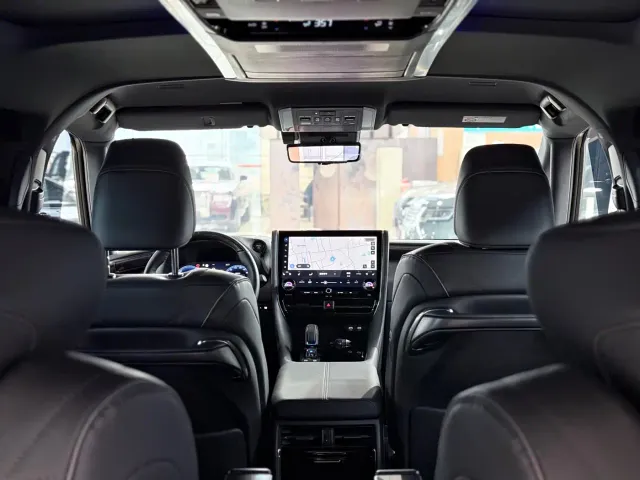 Toyota Alphard — Фото автомобиля 25