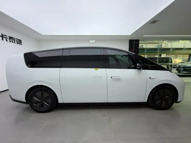 Li Auto MEGA — Фото автомобиля 6