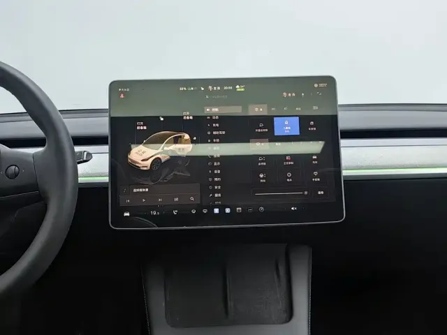 Tesla Model Y — Фото автомобиля 12