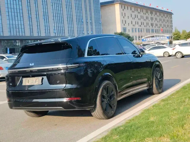 Li Auto L7 — Фото автомобиля 14