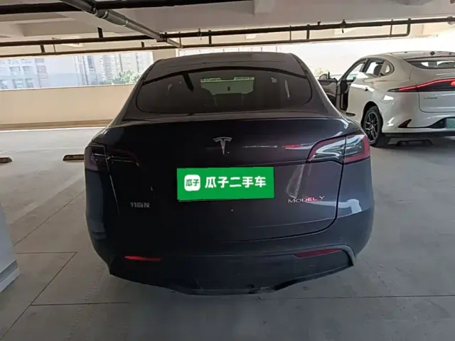 Tesla Model Y — Фото автомобиля 5