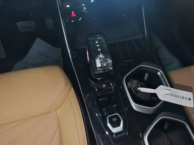 Geely Boyue L — Фото автомобиля 13