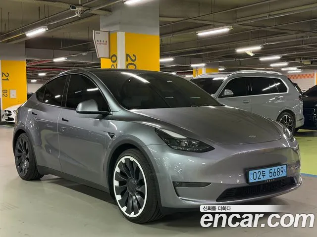 Фотография автомобиля — Tesla Model Y
