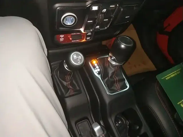Jeep Wrangler — Фото автомобиля 13