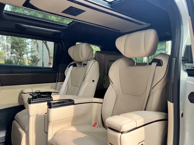 Toyota Vellfire 2025 Crown Hybrid 2.5L Ink Gold Executive Edition — Фото автомобиля 8