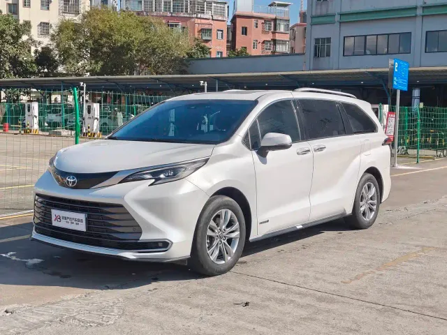 Фотография автомобиля — Toyota Sienna