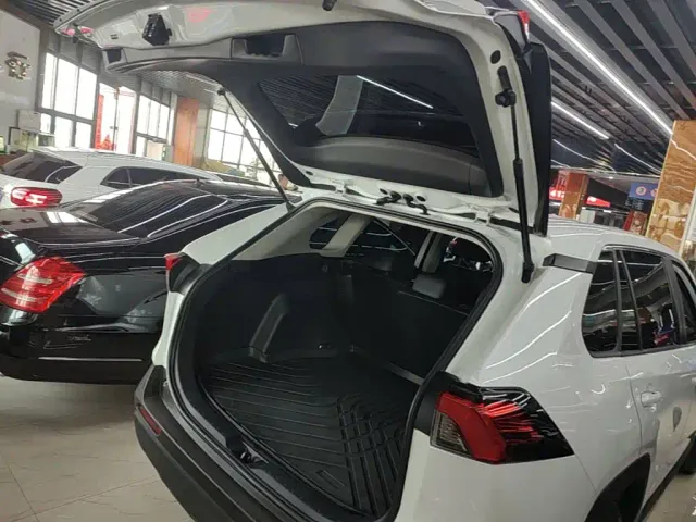 Toyota RAV4 — Фото автомобиля 18