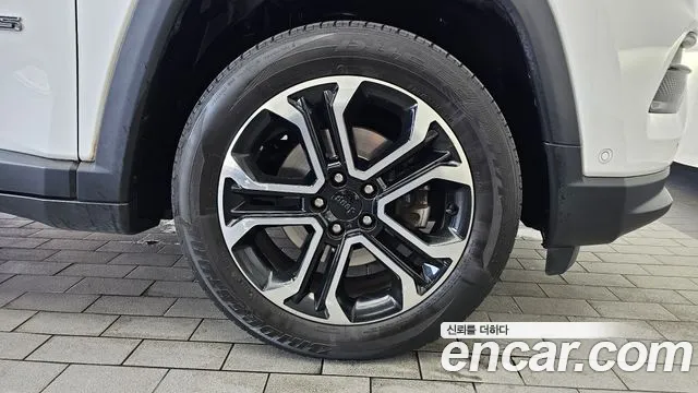 Jeep Compass — Фото автомобиля 21