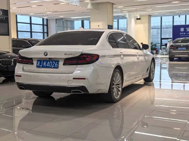 BMW 5 Series — Фото автомобиля 4