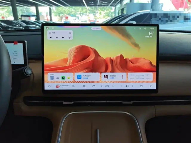Geely Galaxy Starship 7 EM-i — Фото автомобиля 12