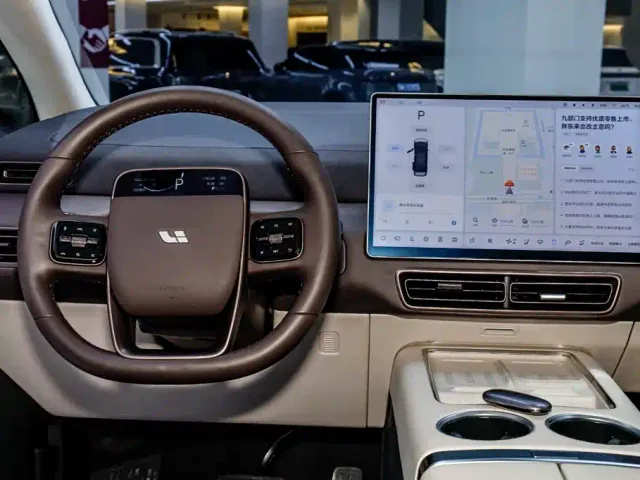 Li Auto MEGA — Фото автомобиля 28