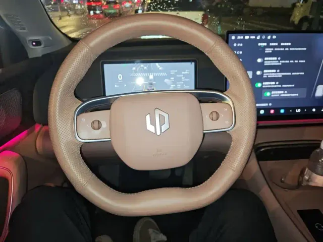 Leapmotor C11 — Фото автомобиля 11