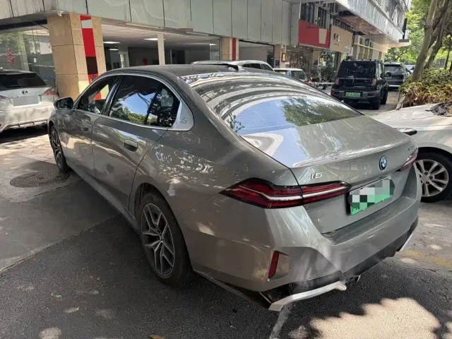 BMW i5 — Фото автомобиля 9