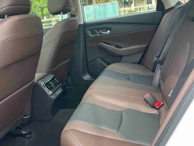 Honda Inspire Hybrid — Фото автомобиля 11