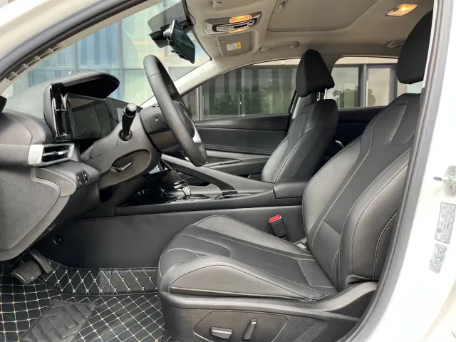 Hyundai Elantra — Фото автомобиля 7
