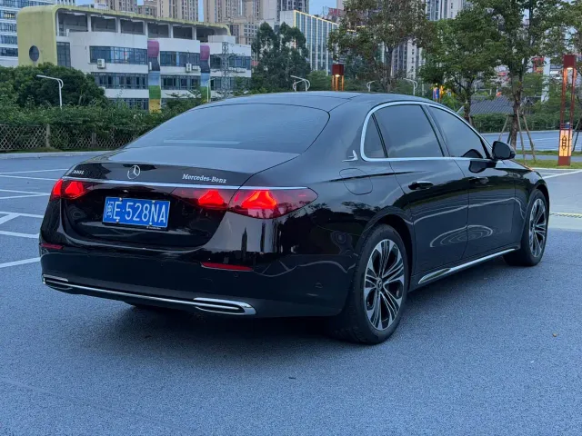 Mercedes-Benz E-Class — Фото автомобиля 4