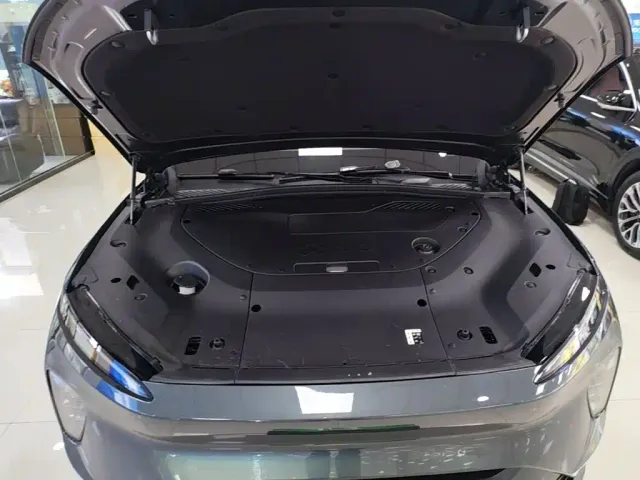 Nio ES8 — Фото автомобиля 19