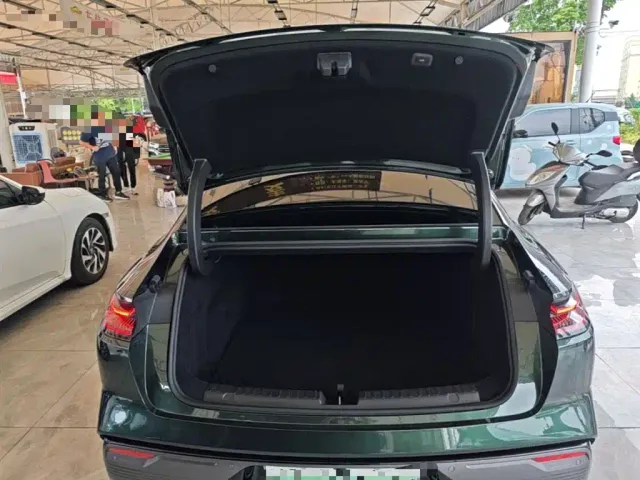 Geely Galaxy Xingyao 8 — Фото автомобиля 18